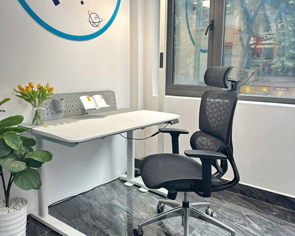 Công thái học (Ergonomic) cho trẻ em: Khoa học đằng sau bàn ghế chống gù