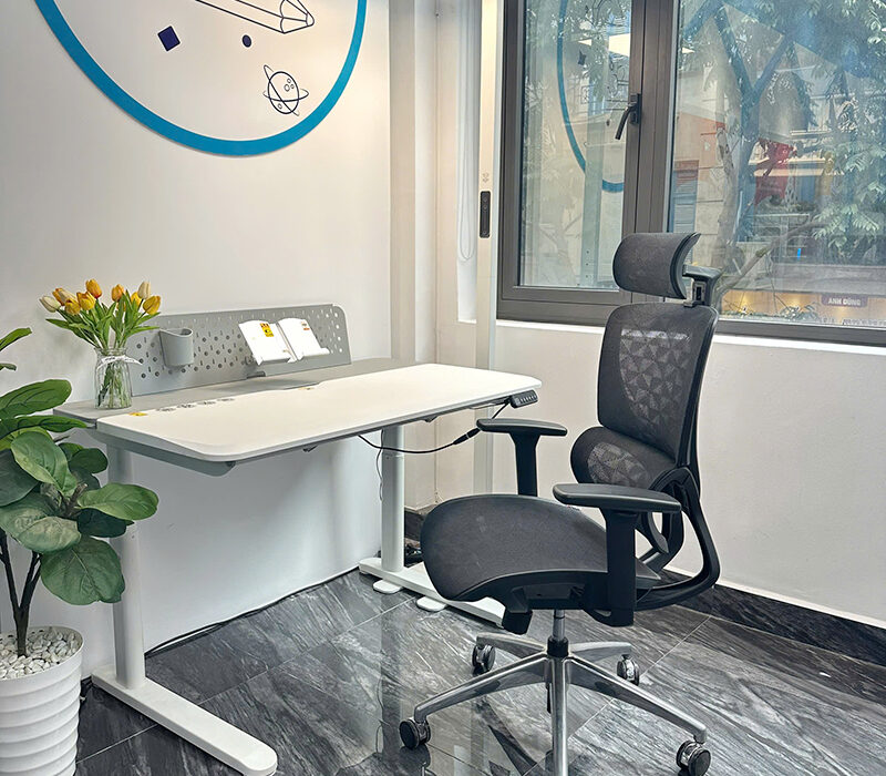 Công thái học (Ergonomic) cho trẻ em: Khoa học đằng sau bàn ghế chống gù