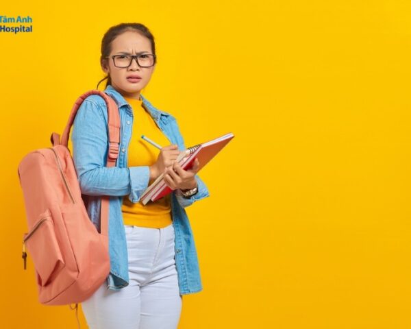 Gù lưng ở trẻ em – Khi tư thế học sai âm thầm biến dạng cột sống